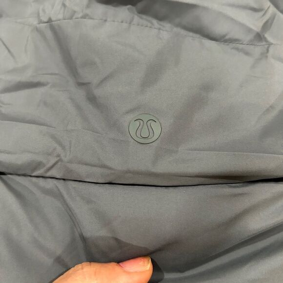 lululemon athletica Women's Gray Puffer Jacket - Picture 5 of 10